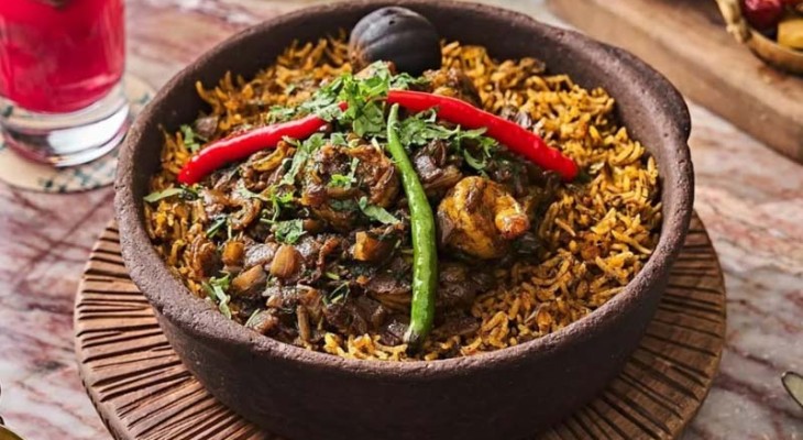 ছুটির দিনে গরুর মাংসের মজাদার ভুনা খিচুড়ি